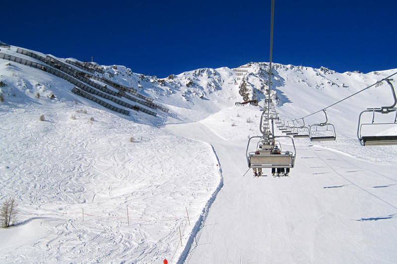 Снежный горнолыжный курорт веб. Вальдизер поезд на гору. Кашка Суу скипасс. Снежное горнолыжный курорт скипасс. Скипас в Куршавеле.